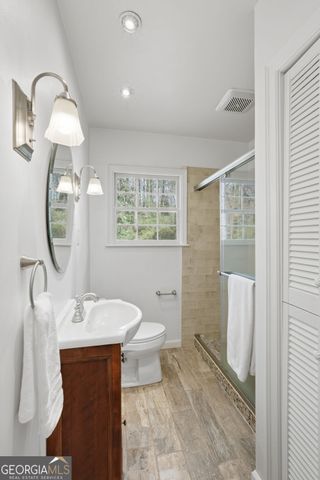 2215 Lyle Avenue, Atlanta, GA 30337