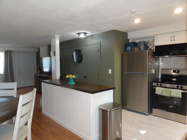 329 W Main Street APT 26, Hyannis, MA 02601