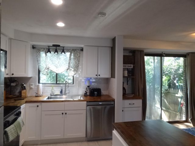 329 W Main Street APT 26, Hyannis, MA 02601