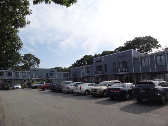 329 W Main Street APT 26, Hyannis, MA 02601