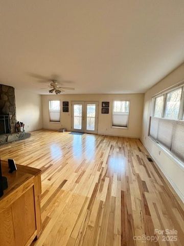 194 Ridgeview Drive, Whittier, NC 28789