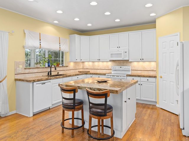 1586 Goshawk Dr, Longmont, CO 80504
