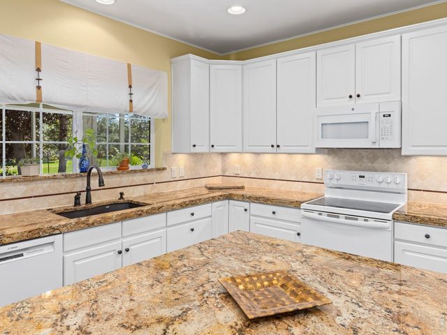 1586 Goshawk Dr, Longmont, CO 80504