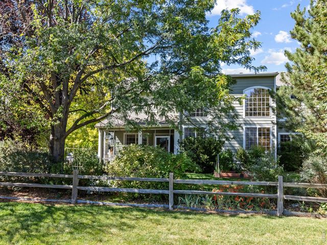 1586 Goshawk Dr, Longmont, CO 80504