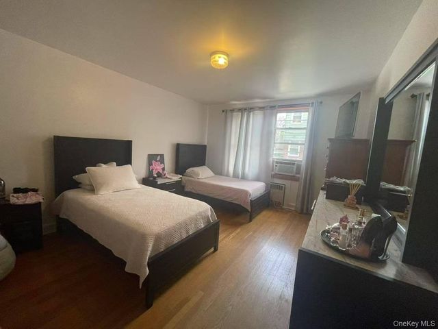 2039 150th Street, Whitestone, NY 11357