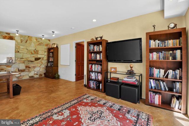 3439 MALBROOK DR, Falls Church, VA 22044
