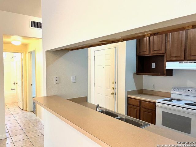 501 Dukeway, Universal City, TX 78148