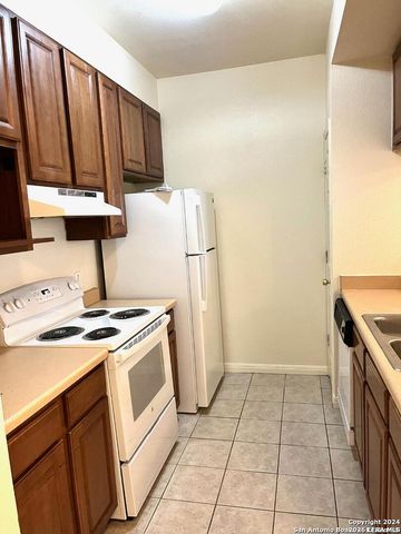 501 Dukeway, Universal City, TX 78148