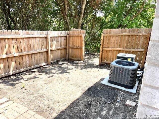 501 Dukeway, Universal City, TX 78148