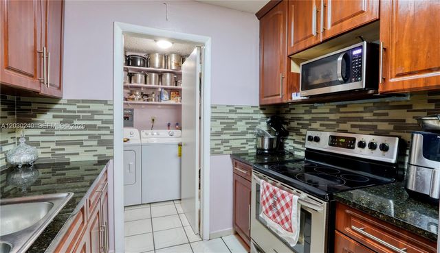15825 SW 305th Ter, Homestead, FL 33033