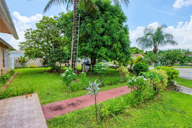 15825 SW 305th Ter, Homestead, FL 33033