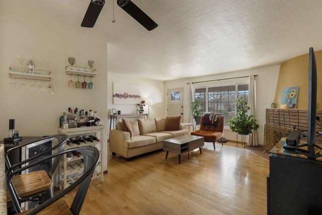 6013 Zimmerman Avenue NE, Albuquerque, NM 87110