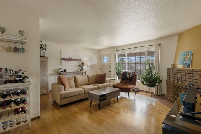 6013 Zimmerman Avenue NE, Albuquerque, NM 87110