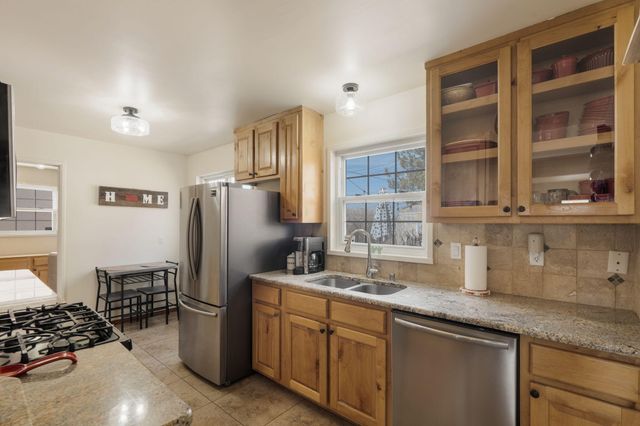 6013 Zimmerman Avenue NE, Albuquerque, NM 87110