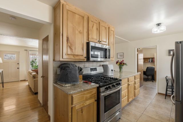 6013 Zimmerman Avenue NE, Albuquerque, NM 87110