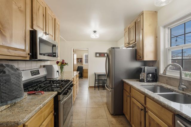 6013 Zimmerman Avenue NE, Albuquerque, NM 87110