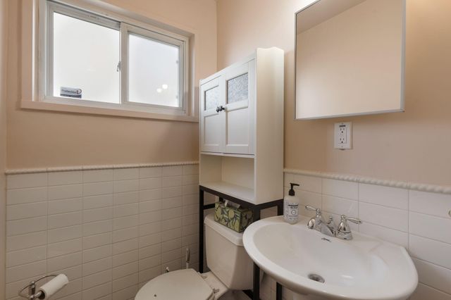 6013 Zimmerman Avenue NE, Albuquerque, NM 87110