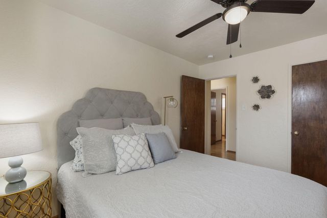 6013 Zimmerman Avenue NE, Albuquerque, NM 87110