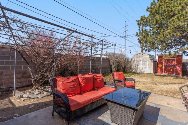 6013 Zimmerman Avenue NE, Albuquerque, NM 87110