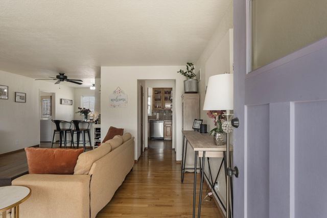 6013 Zimmerman Avenue NE, Albuquerque, NM 87110