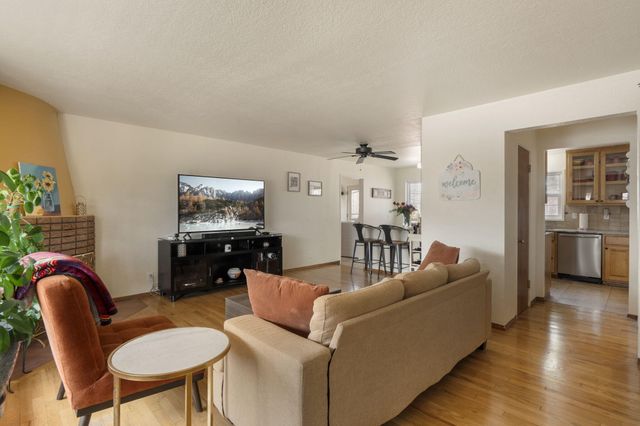 6013 Zimmerman Avenue NE, Albuquerque, NM 87110