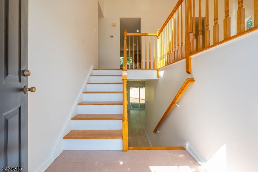 192 Indian Run Pkwy, Union Twp., NJ 07083 — photo 4