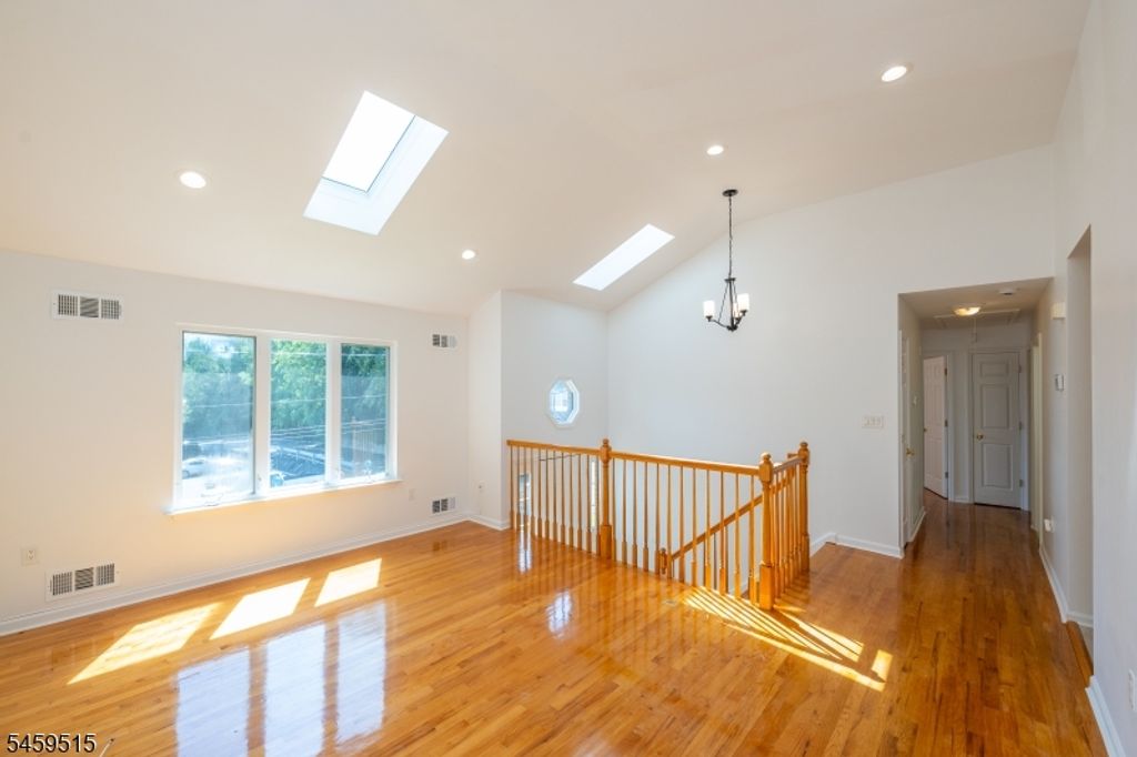 192 Indian Run Pkwy, Union Twp., NJ 07083 — photo 5