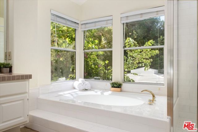 22322 Cairnloch Street, Calabasas, CA 91302