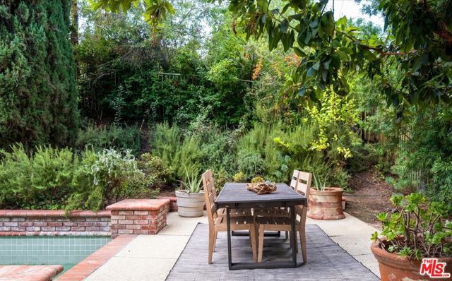 22322 Cairnloch Street, Calabasas, CA 91302