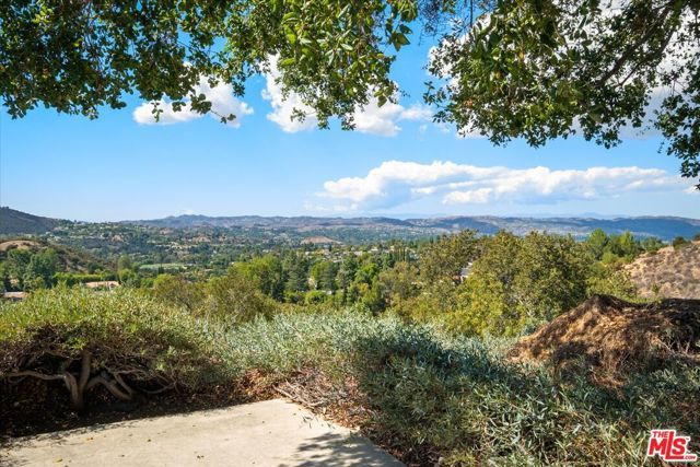 22322 Cairnloch Street, Calabasas, CA 91302