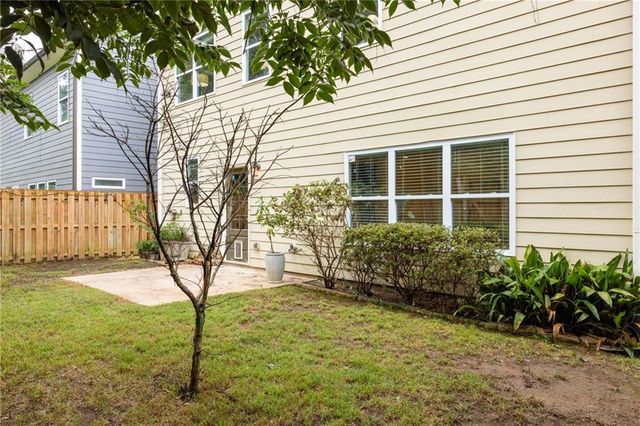 1052 Johnson Grove, Atlanta, GA 30318