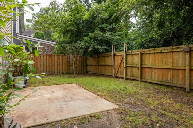 1052 Johnson Grove, Atlanta, GA 30318