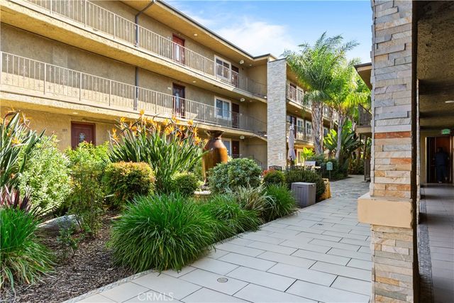 3220 Altura Avenue 331, La Crescenta, CA 91214