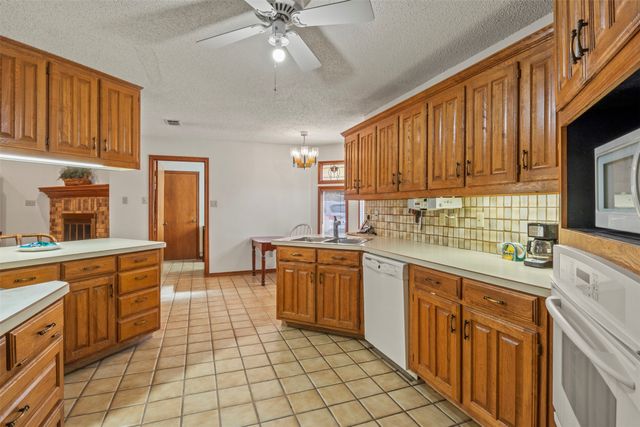 2707 Lincoln Drive, Arlington, TX 76006