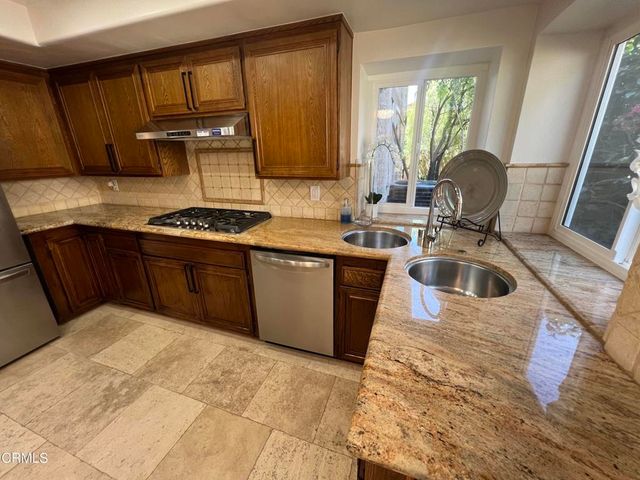 66 Paseo Esplendido, Camarillo, CA 93010