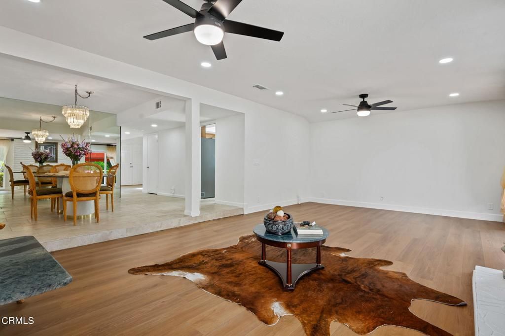 Image 11 of property listing at 66 Paseo Esplendido, Camarillo, CA 93010