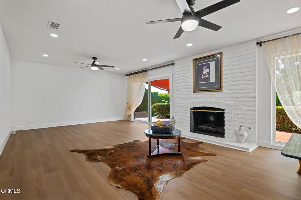 Image 12 of property listing at 66 Paseo Esplendido, Camarillo, CA 93010