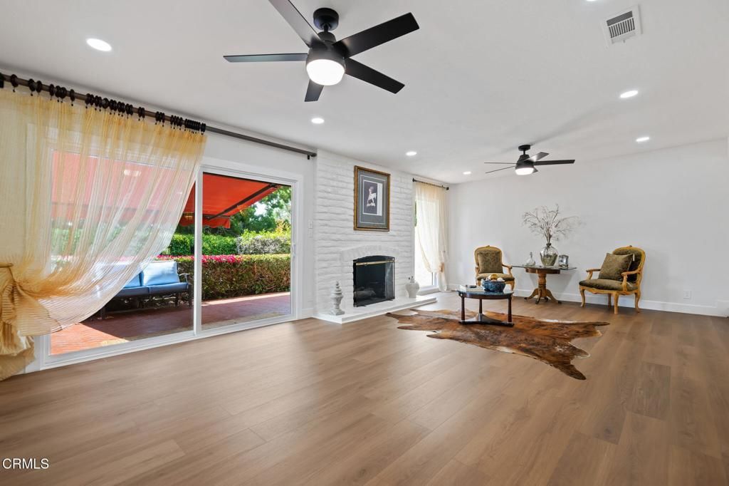 Image 13 of property listing at 66 Paseo Esplendido, Camarillo, CA 93010