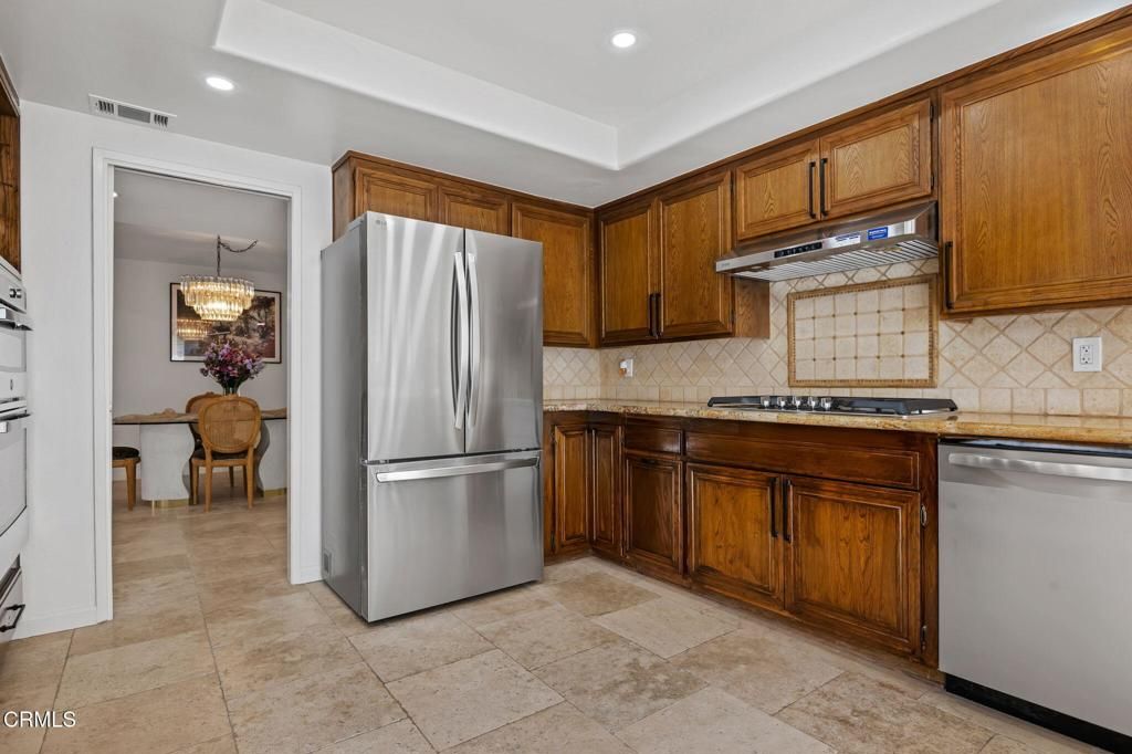 Image 16 of property listing at 66 Paseo Esplendido, Camarillo, CA 93010