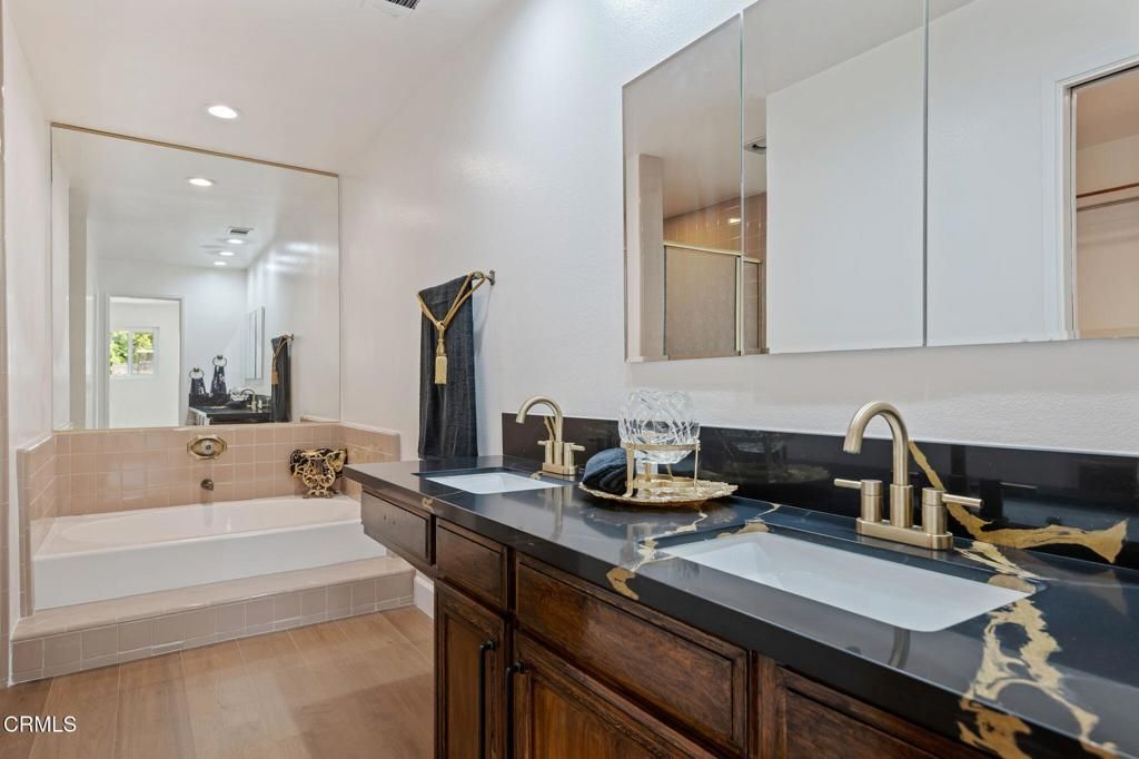 Image 22 of property listing at 66 Paseo Esplendido, Camarillo, CA 93010
