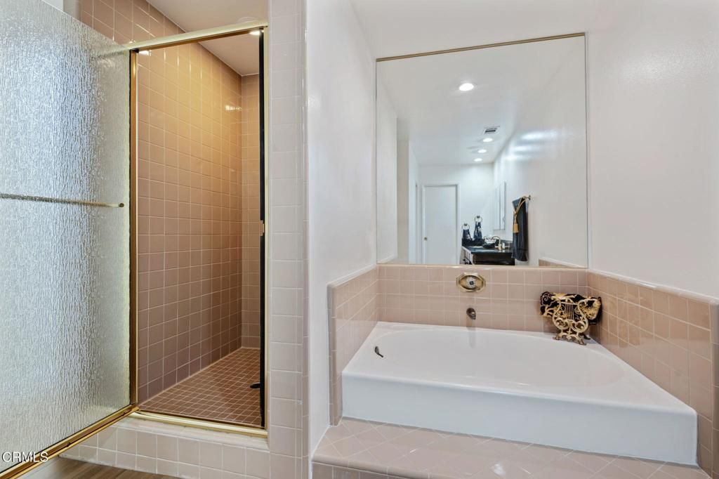 Image 23 of property listing at 66 Paseo Esplendido, Camarillo, CA 93010