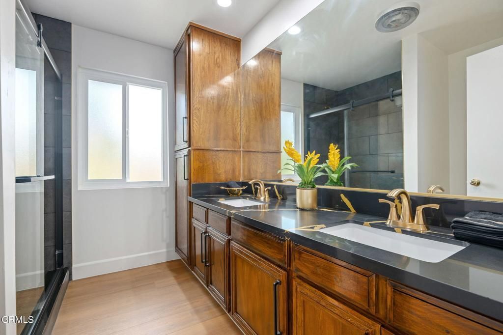 Image 27 of property listing at 66 Paseo Esplendido, Camarillo, CA 93010