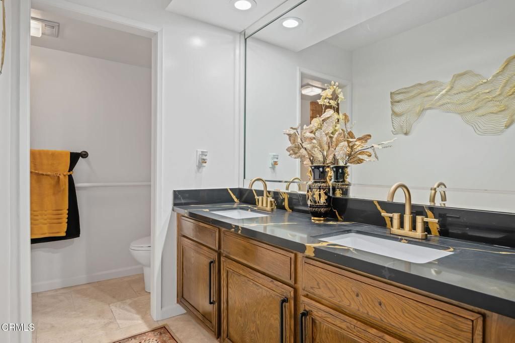 Image 32 of property listing at 66 Paseo Esplendido, Camarillo, CA 93010