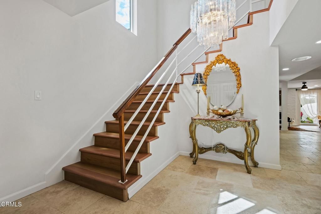 Image 7 of property listing at 66 Paseo Esplendido, Camarillo, CA 93010