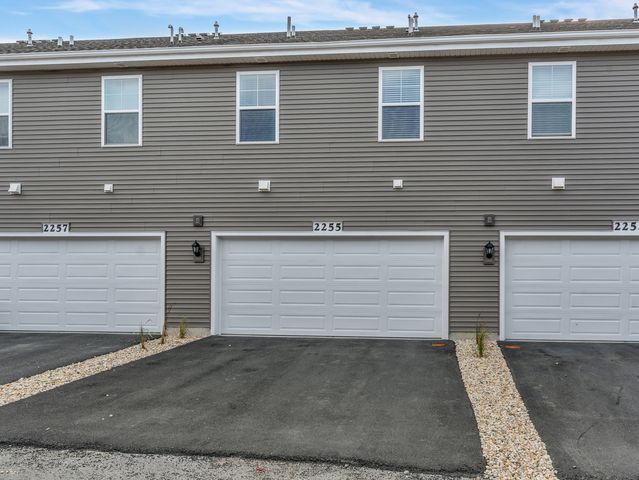 2255 Riesling Road, Oswego, IL 60543