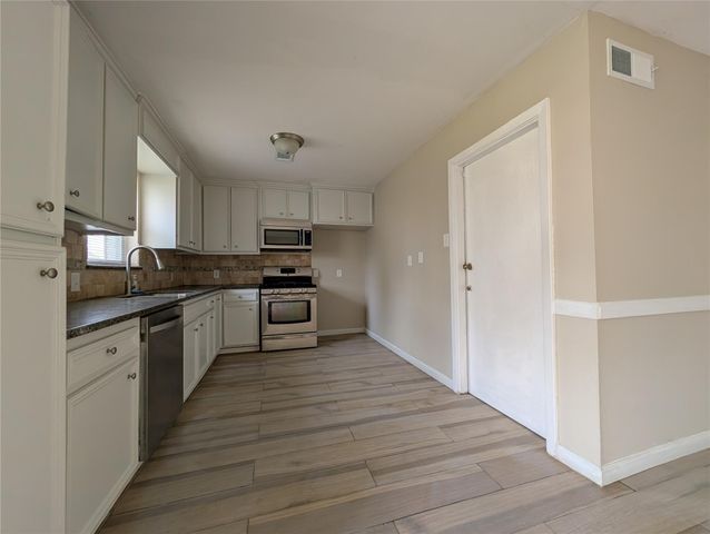 515 Broad Ripple Drive, Houston, TX 77336