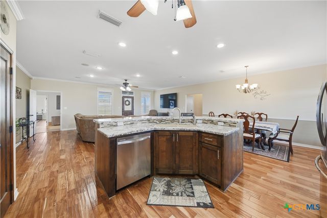 1733 County Road 376, Shiner, TX 77984