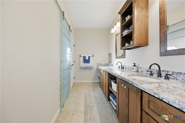 1733 County Road 376, Shiner, TX 77984