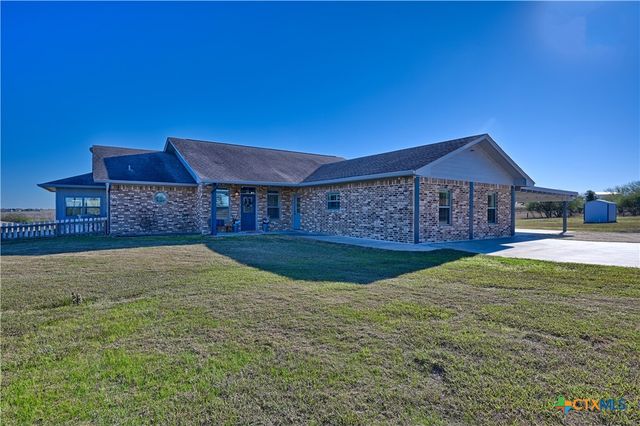 1733 County Road 376, Shiner, TX 77984