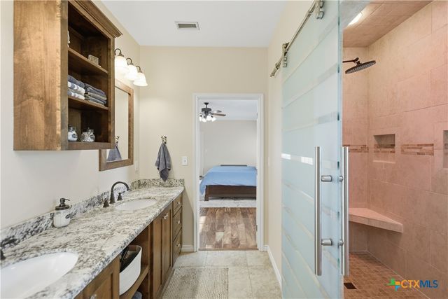 1733 County Road 376, Shiner, TX 77984